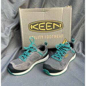 Keen steal toe women’s shoes. Size 7M